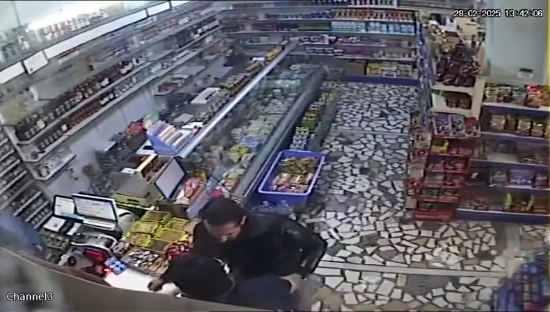 Cezaevi Firarisi Markette Bıçakla Dehşet Saçtı, Şok Edici Anlar Yaşandı