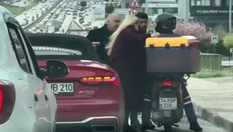 D-100 Karayolu'nda Yaşanan Silahlı Tartışma: Motokurye Dehşeti!