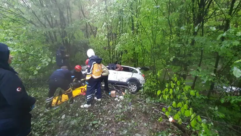Direksiyon Kontrolü Kaybettikten Sonra Ormana Uçan Araçta Can Pazarının Detayları