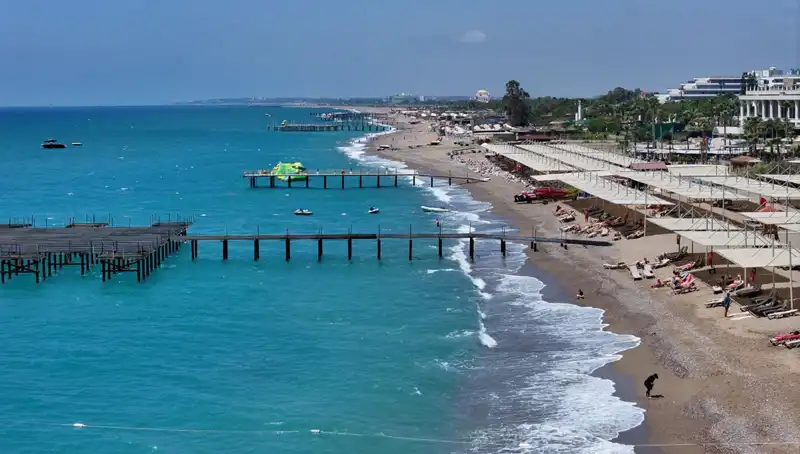 Antalya Sahillerinde Güneşli Hava: Yaz Keyfi Başladı!