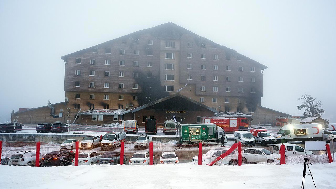 Kartalkaya Otel Yangınında Ekiplerin Çalışmaları Aralıksız Devam Ediyor