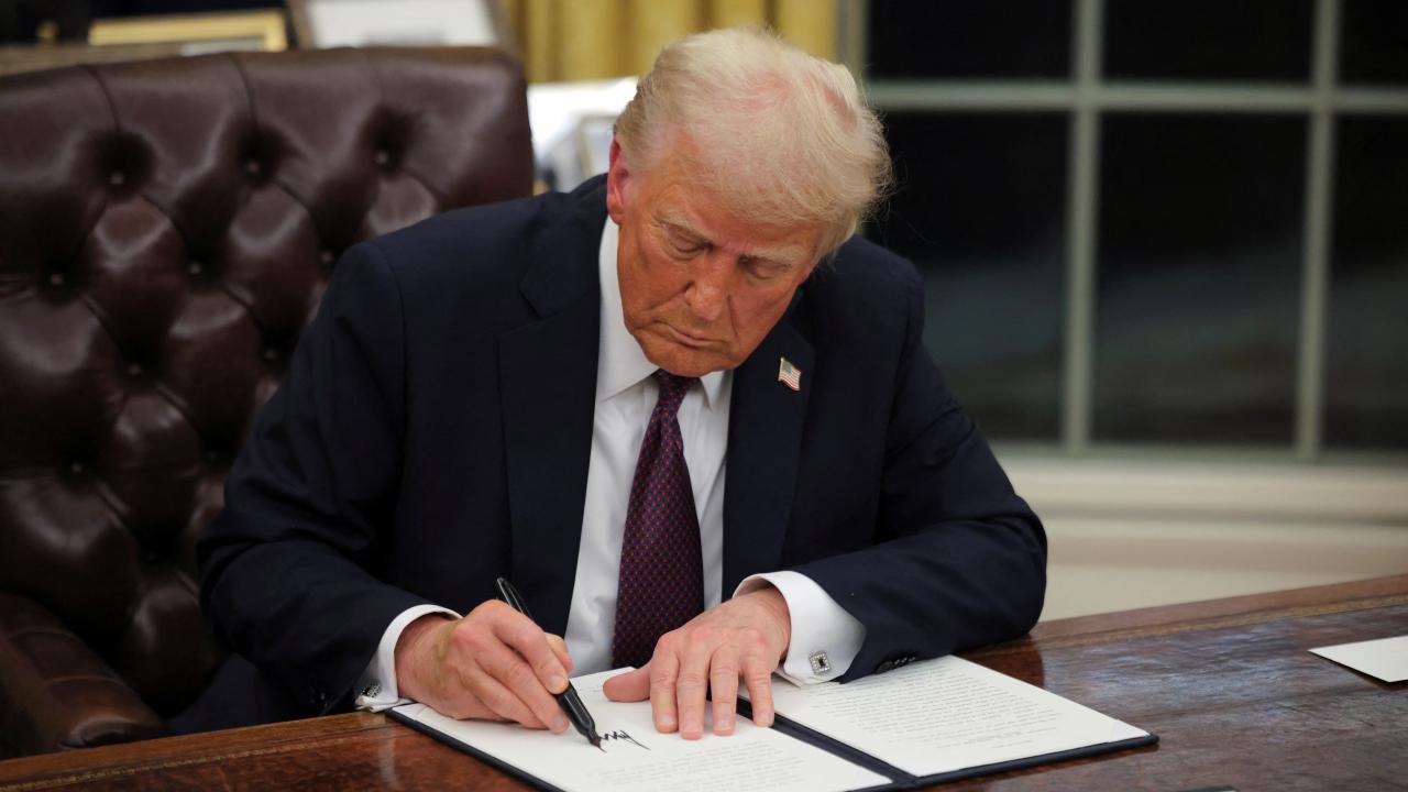 Trump, Kararname Yağmurunu Başlattı