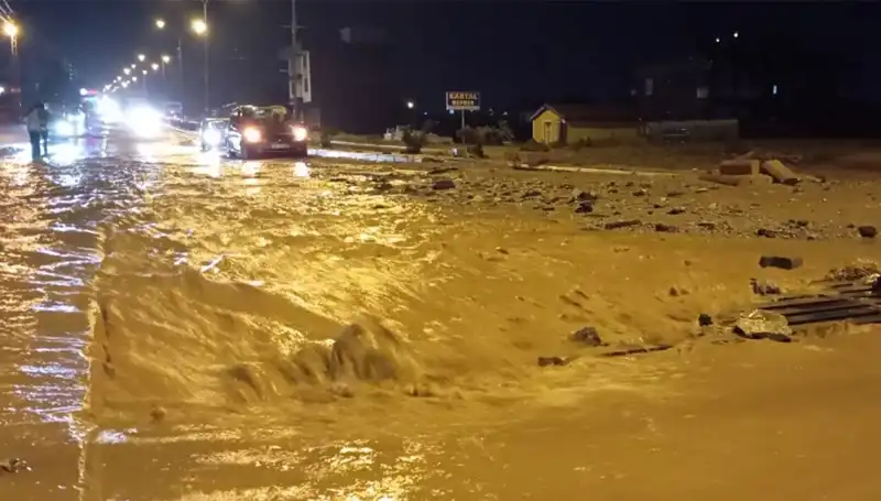 Konya ve Ankara'da Şiddetli Sel: Hayat Durma Noktasına Geldi