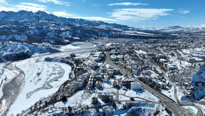 Tunceli'de Kar Yağışı Nedeniyle 131 Köy Yolu Ulaşıma Kapandı