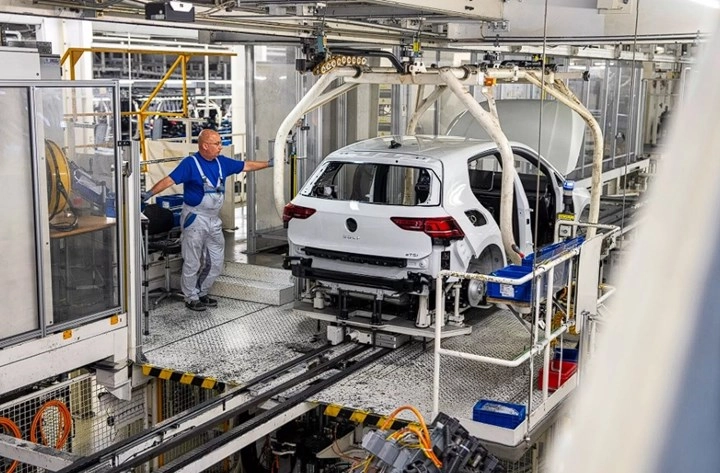 Volkswagen, Almanya'da 30 Bin Kişiyi İşten Çıkarabilir