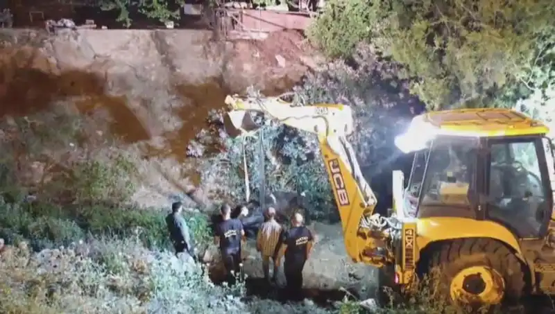 Hatay'da İnek İçin Yapılan Tüm Kurtarma Operasyonları Yürekleri Isıttı