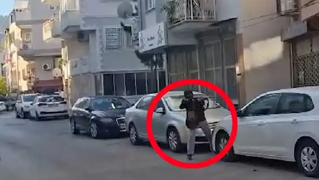 İzmir’deki Silahlı Çatışma: Anbean Yaşananlar Güvenlik Kamerasında