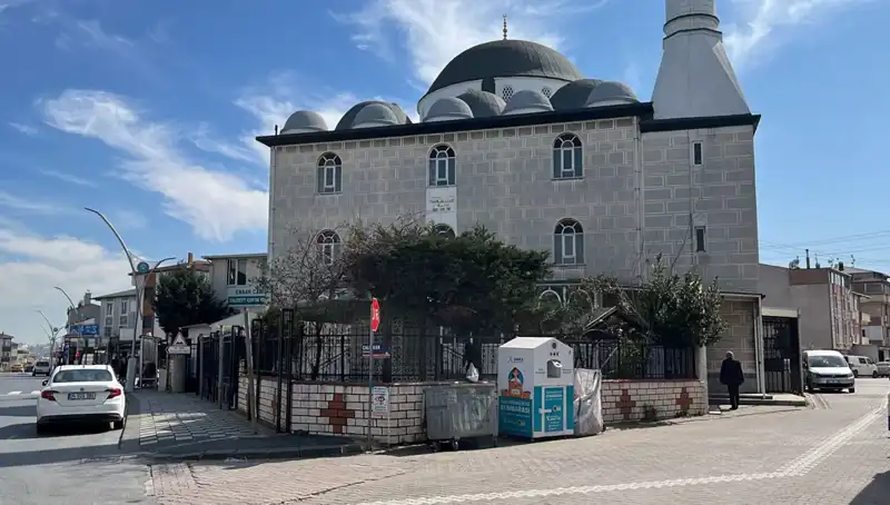 Cami Tuvaletinde Bulunan Vücut, Sırrını Hala Koruyor!
