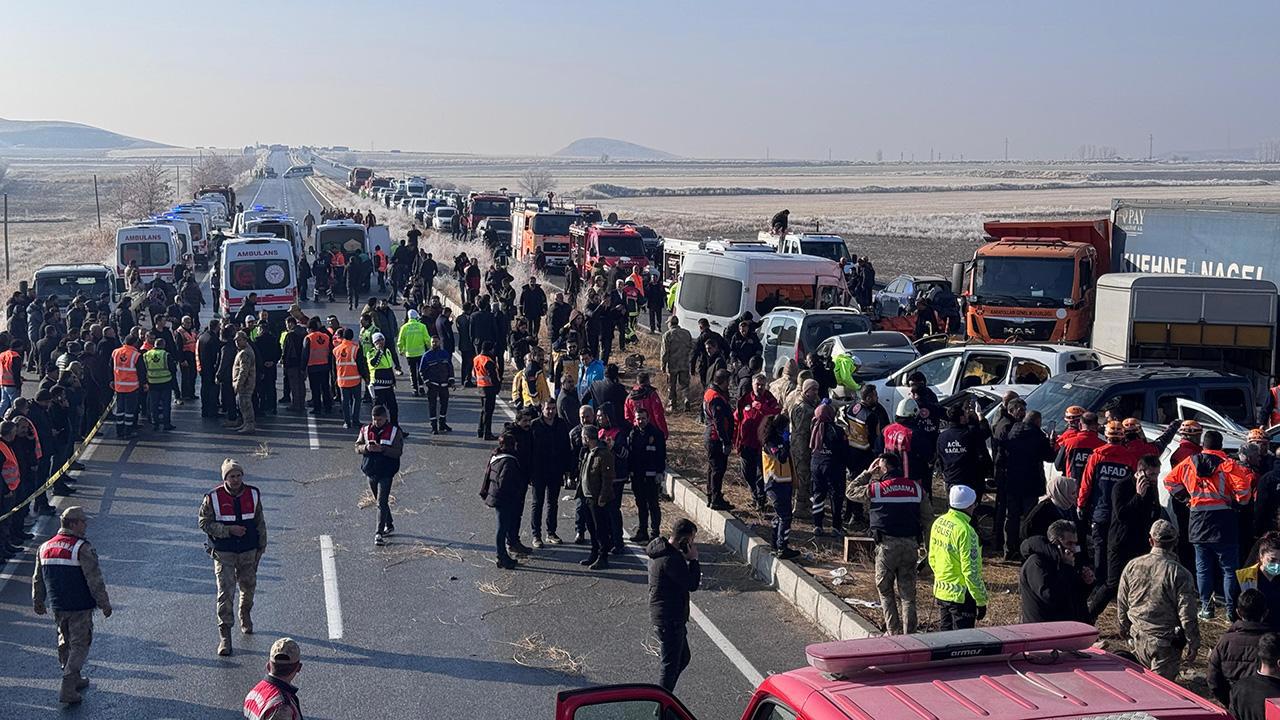 Van'da 30 Araç Birbirine Girdi