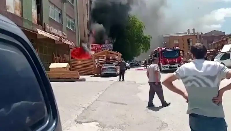 Ankara'da Yangın: İş Yerlerinin Alev Alev Yandığı O Anlar!