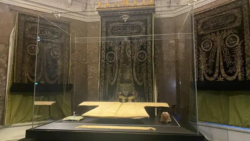 Hırka-i Şerif Ziyaretçilerine Kapılarını Açıyor: Müslüman Dünyasında Benzersiz Bir Deneyim