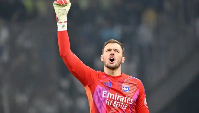 Türkiye Süper Lig'de Transfer Hareketliliği: Dev Takımlar Harekete Geçti
