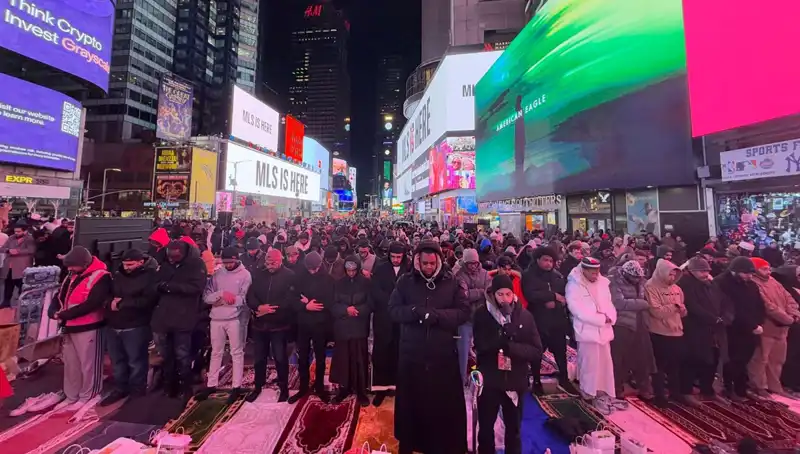 New York Times Meydanı’nda İlk Teravih Namazı Heyecanı Yaşandı