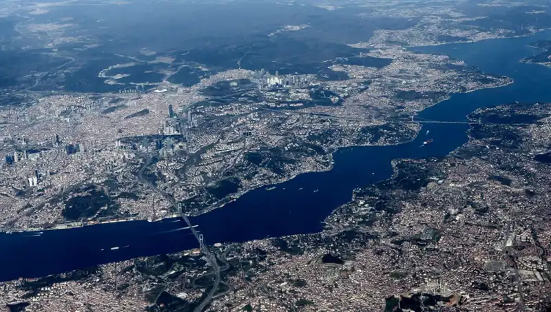Baharın Enerjisi İstanbul Semalarını Şenlendiriyor: Hava Trafiği Canlandı!
