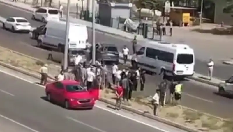 Yolun Karşısına Geçen Yaya, Otomobilin Hızına Takıldı: Kaza Anının Detayları