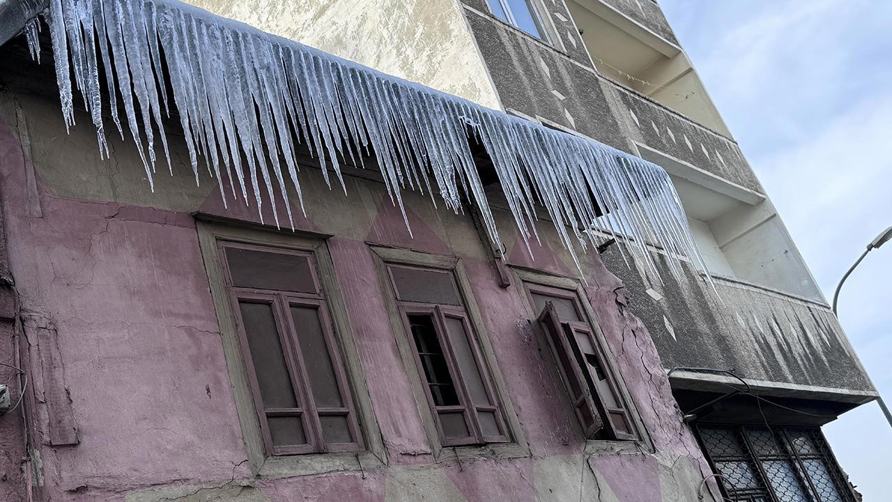 Erzurum Gece -17 Dereceyi Gördü!
