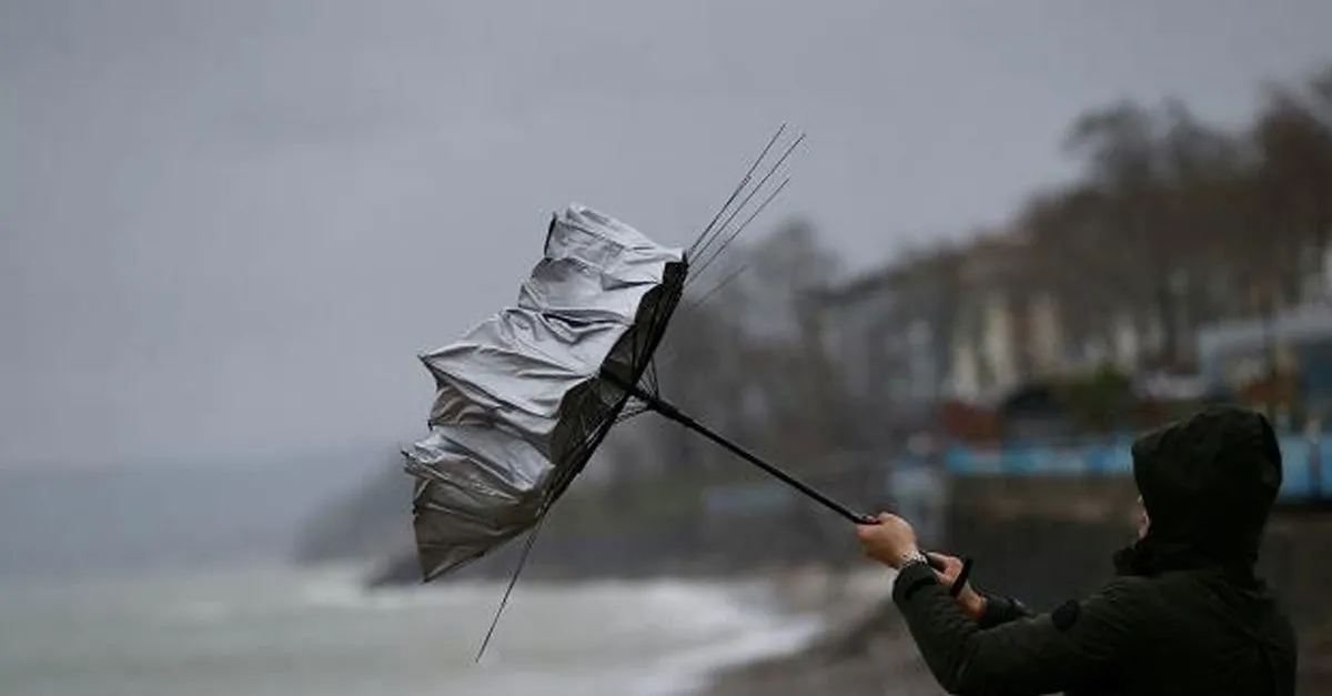 Meteoroloji’den Ege’ye Sel Uyarısı! İzmir’i Sis Kapladı