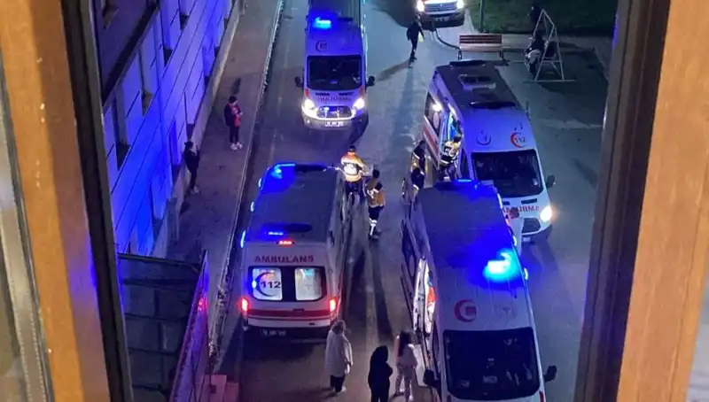 Akşam Yemeği İle Zehirlenme: 53 Öğrenci Hastanelik Oldu!
