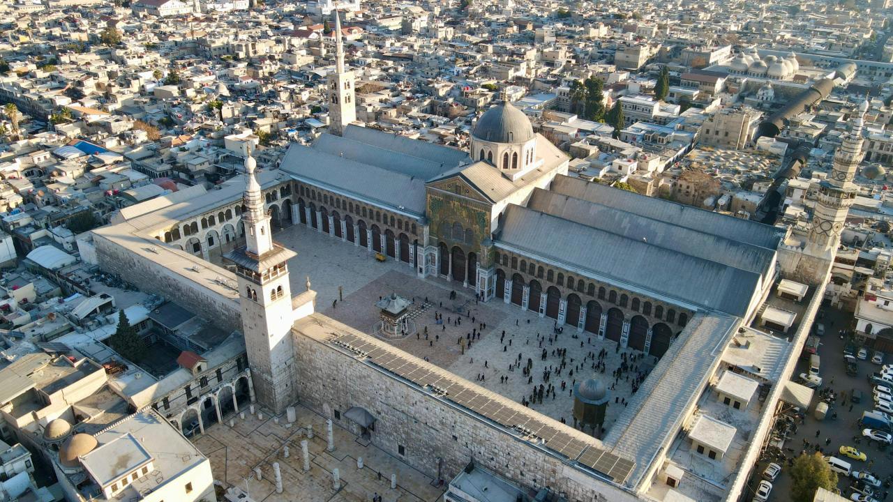 Suriyeliler, İlk Özgürlük Cuma Namazı için Camilere Akın Etti