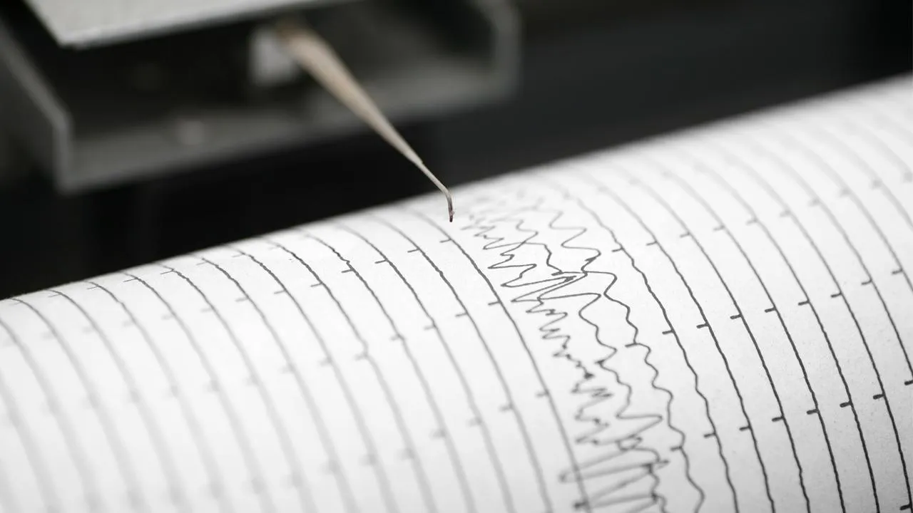 Bitlis’te 4,3 Büyüklüğünde Deprem: Halk Panikle Sokağa Çıktı