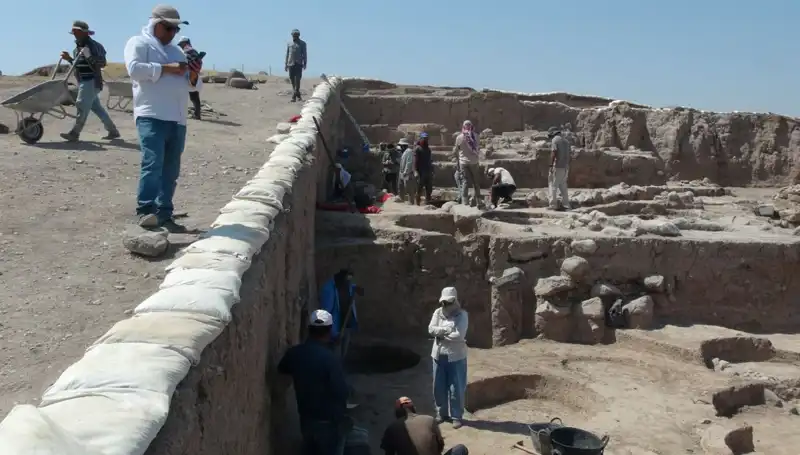 Kilis’te Oylum Höyük’te Sıcak Havada Kazı Çalışmaları Devam Ediyor