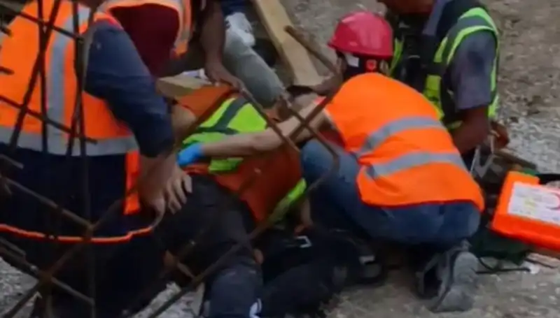 Adana'da İnşaatta Feci Kaza: İki İşçi Yaralandı