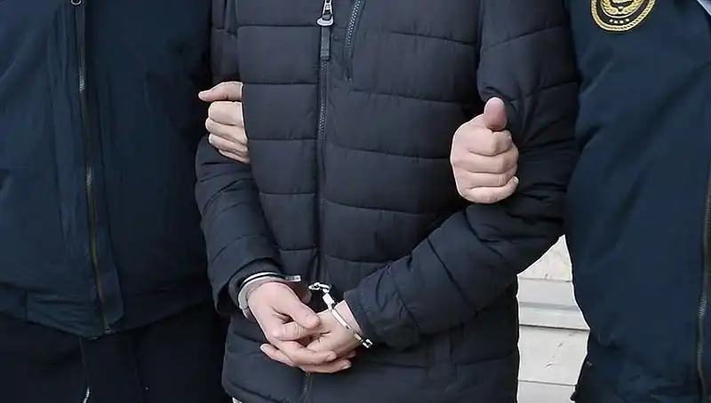 Samsun'da Hırsızlık ve Silahlı Tehdit Suçlusu Firari Hükümlü Yakalandı