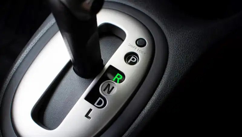 Geri Viteste Giden Araç Mobilya Dükkanına Çarptı: Olay Yerde Neler Oldu?