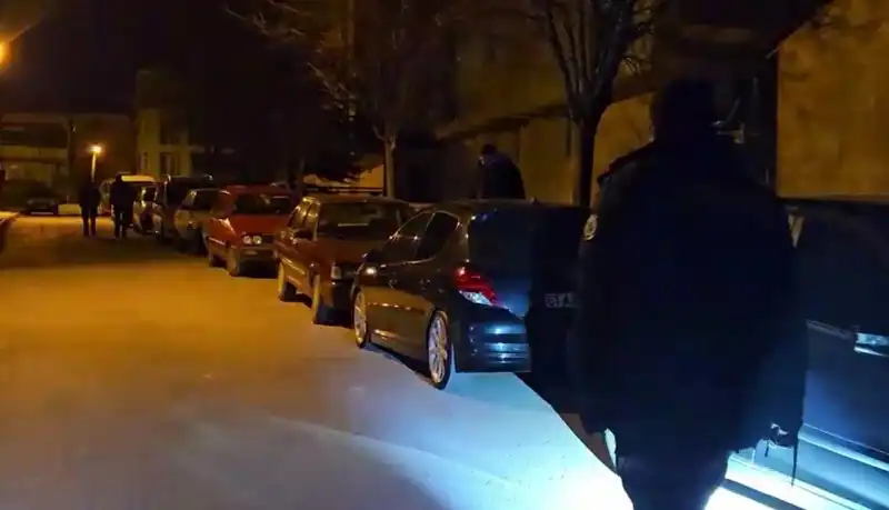 Park Halindeki Araçlara Ziyan Veren Çocuklar Kaçtı!