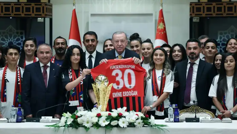 Cumhurbaşkanı Erdoğan, Yüksekovaspor Kadın Futbol Takımı'nı Kabul Etti: Sporun Gücü