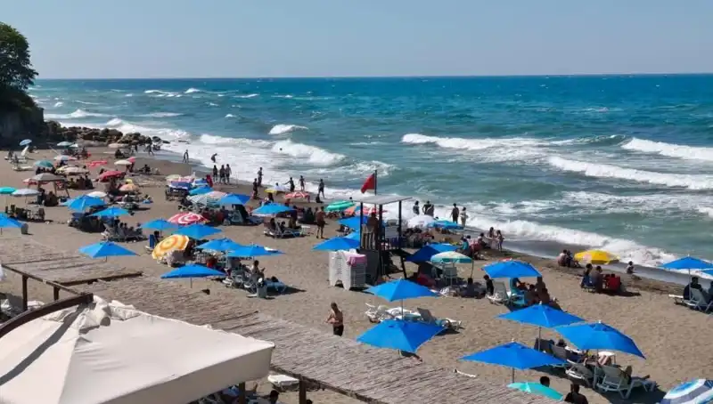 Akçakoca'da Deniz Yasağı Uygulaması: Sebepleri ve Etkileri Neler?