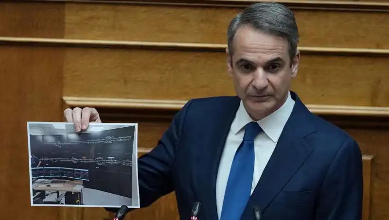 Yunanistan'da Yeni Dönem: Miçotakis Hükümeti Protestolar Karşısında Geri Adım Attı