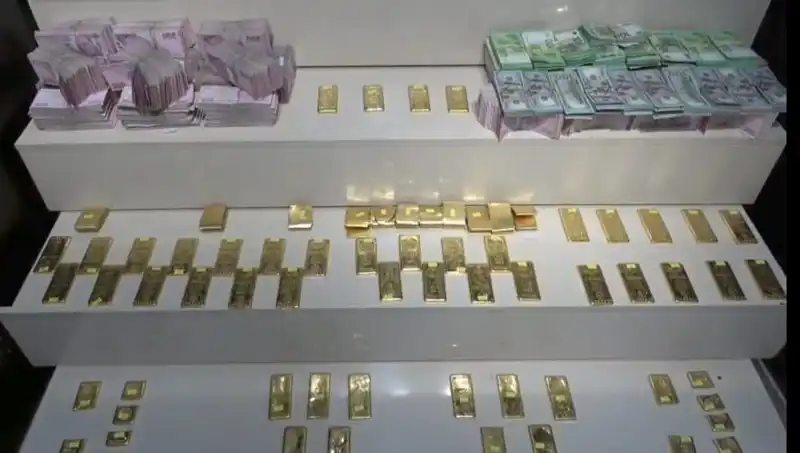 Van Havalimanı'nda Kaçak Altın ve Para Operasyonu: Yetkililer Açıklama Yaptı