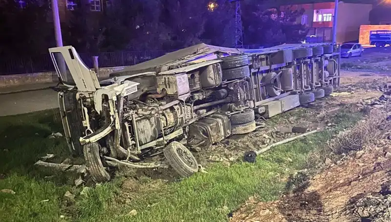 TIR Devrildi: Kaza Sonrası 6 Kişi Yaralandı, Detaylar Tüyler Ürpertti!