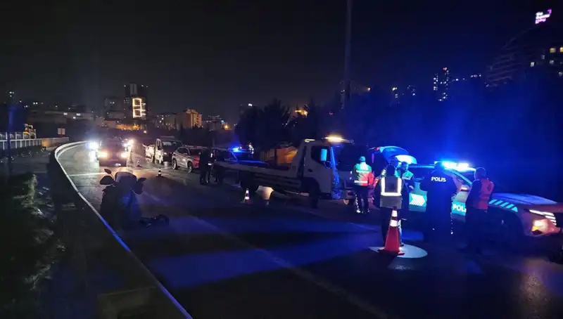 TEM Otoyolu'nda Şok Kazada Yatan Kişi Metrelerce Sürüklendi!