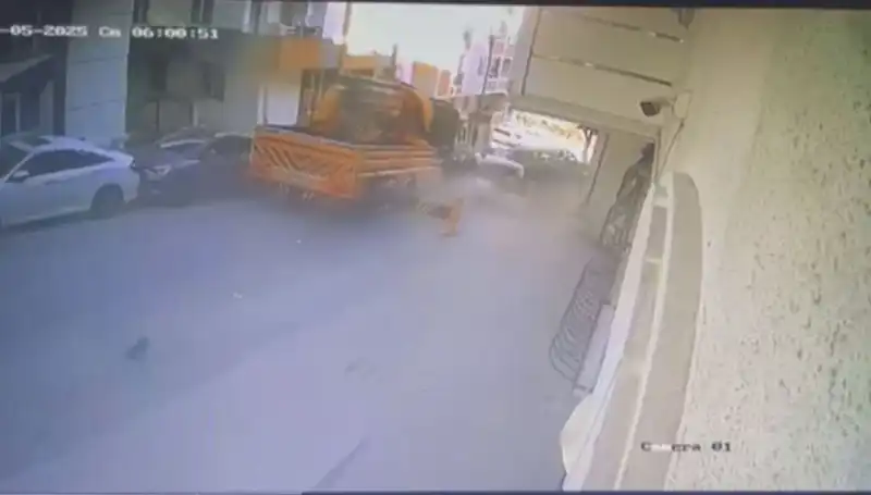 Kontrolden Çıkan Vinç, Şehir Merkezinde Kaosa Neden Oldu!