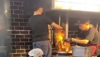 Pişmiş Tavuk Dönerin Üzerine Çiğ Et Koyma Skandalı: İnceleme Başlatıldı